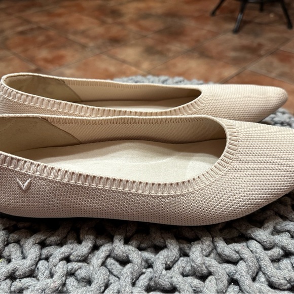 Vivaia Aria Pointed Toe Black Ballet Flats Size 39.5 - Picture 2 of 9